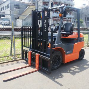 XE NÂNG ĐIỆN TOYOTA NGỒI LÁI 2,5 TẤN